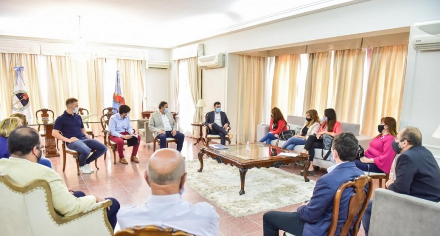 Comercios esenciales y no esenciales podrán atender hasta las 22