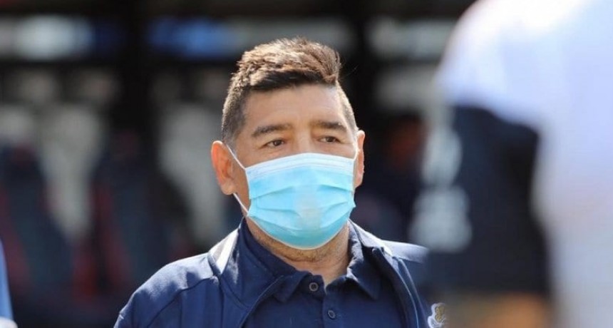 COVID-19: Maradona está aislado por contacto estrecho positivo 