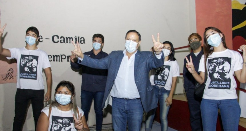 Quintela encabezó la inauguración de la plaza Néstor Kirchner