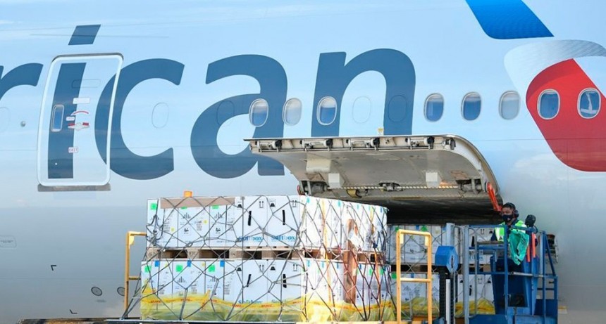 Llegó al país un cargamento con más de 800 mil dosis de vacunas Pfizer