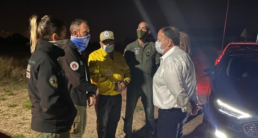 Incendio en el Cerro el Morado: Quintela visitó la Base Área de Chamical donde se concentran los brigadistas que trabajan para sofocar el incendio 