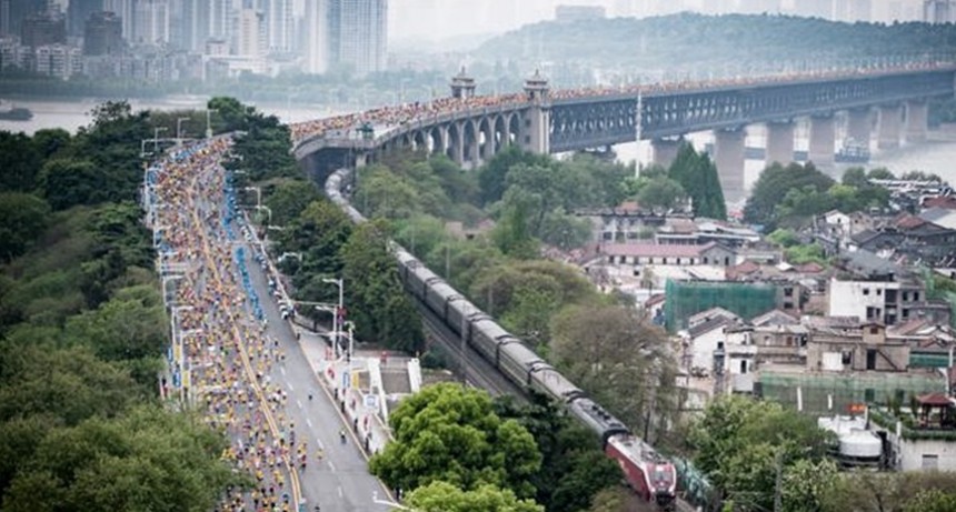 China suspende la maratón de Wuhan por el coronavirus