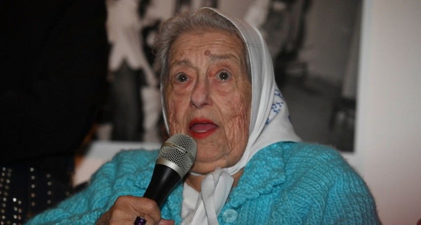 El CCK homenajea a Hebe de Bonafini con una muestra fotográfica sobre su vida