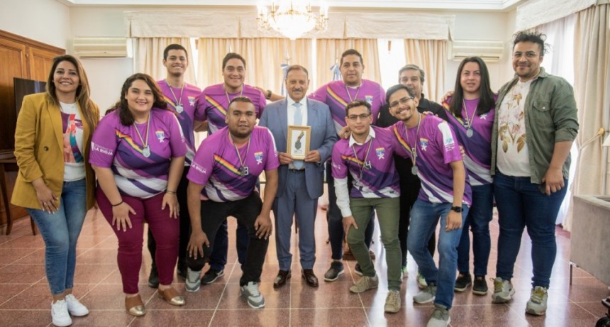  Quintela recibió al equipo de vóley Azahares, ganadores del torneo WePlay en Salta