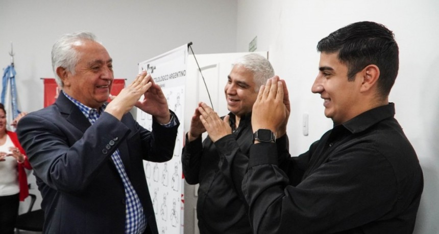 Realizan Taller de Lengua de Señas destinado a personal de Salud