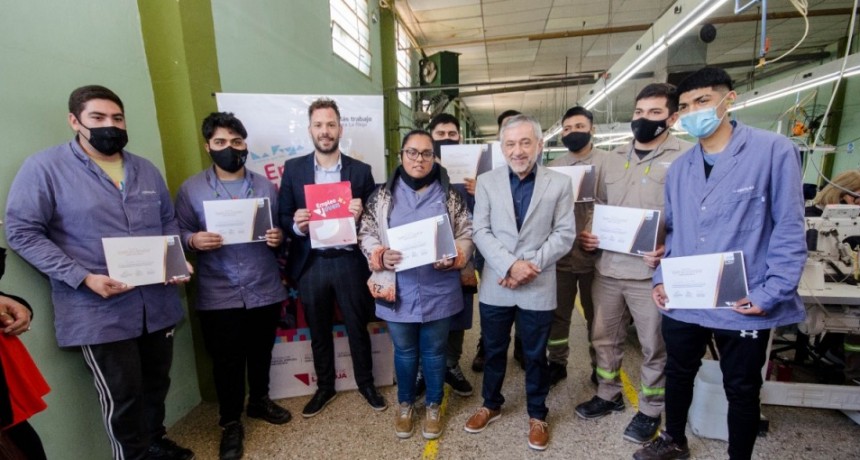 10 jóvenes riojanos se suman al empleo formal en CONFELaR