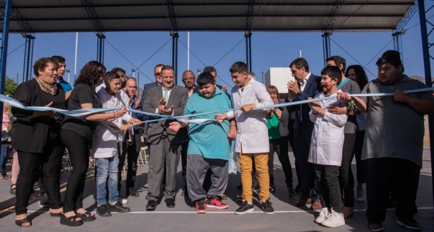  Quintela inauguró Playón Deportivo en la Escuela Especial  N°338 