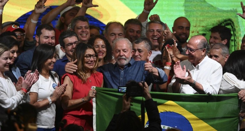 Balotaje en Brasil: Lula da Silva derrotó a Bolsonaro  y es el nuevo presidente de ese pais