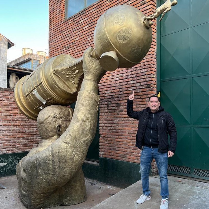 La estatua de Marcelo Gallardo llegó al Monumental