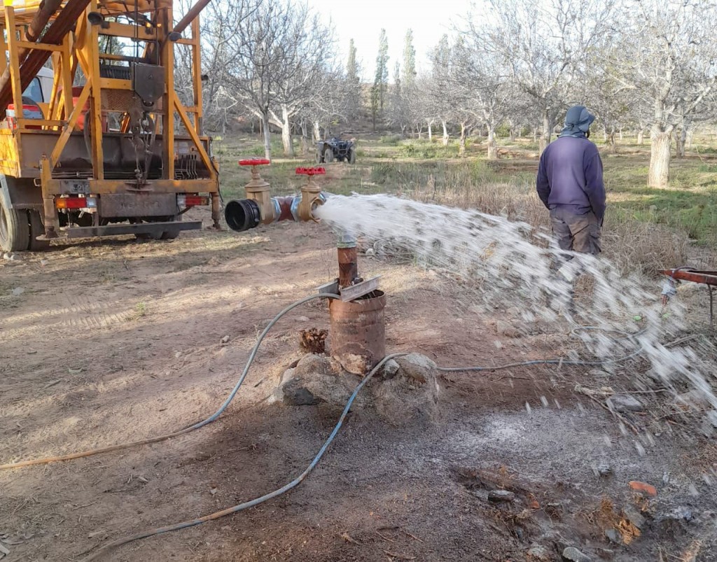 Gobierno finalizó trabajos para restablecer el servicio de agua en varios distritos del Dpto. Famatina