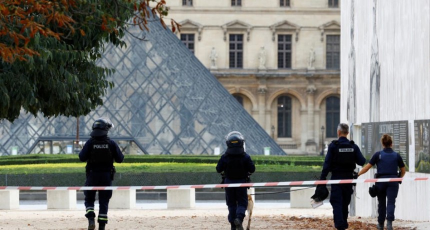 Evacuaron el Museo del Louvre y el Palacio de Versalles por 