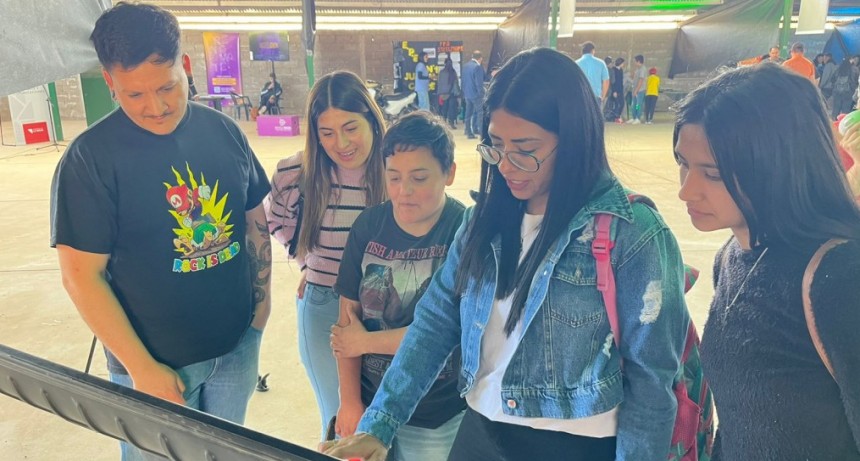 En El Totoral se realizó la primera edición de la exposición de nuevas tecnologías para las infancias y juventudes