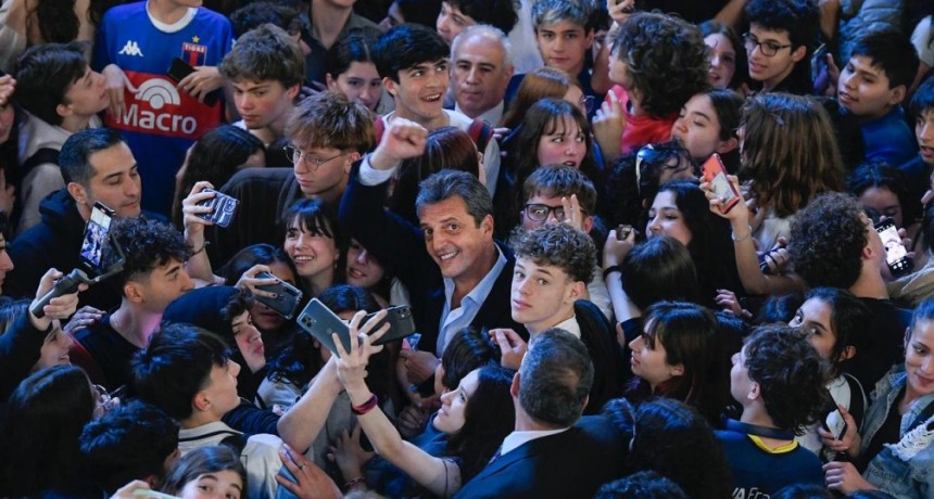 Massa: “La escuela pública es la que permite que un peón rural pueda soñar con que su hijo pueda ser ingeniero, abogado o presidente”
