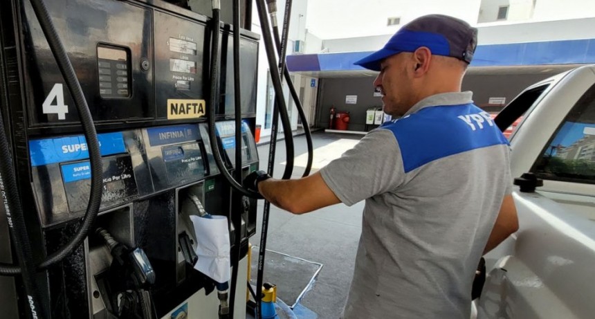 Estaciones de servicios y gobierno acordaron un sistema racionalización en la provisión de combustible
