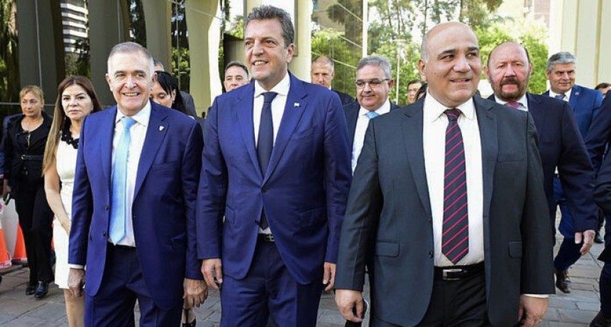 Massa advirtió que si no se soluciona el tema del combustible hasta el martes, habrá duras sanciones para las petroleras