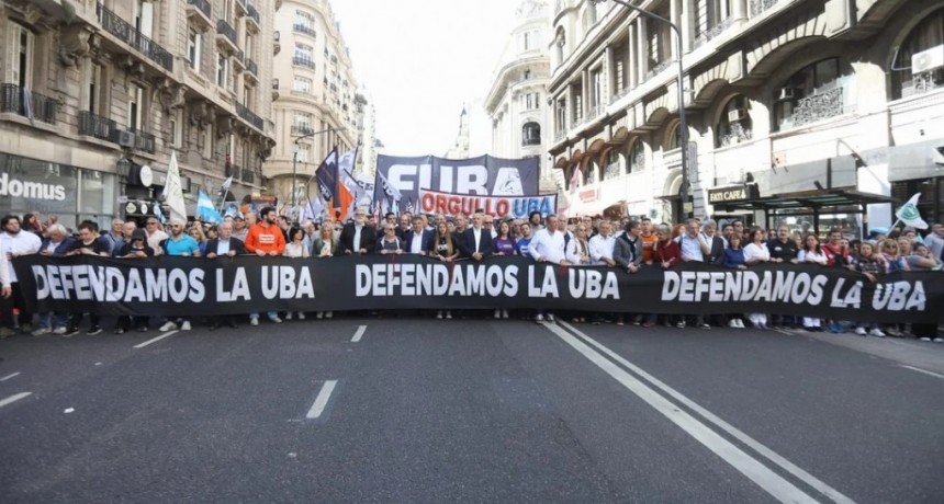 La marcha en defensa de la universidad pública ya se hace sentir en todo el país
