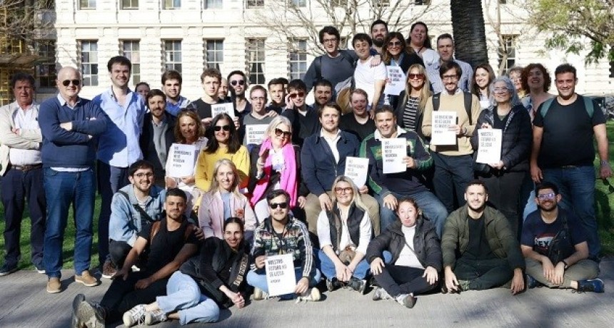 Carrió se sumó a la Marcha Universitaria: 