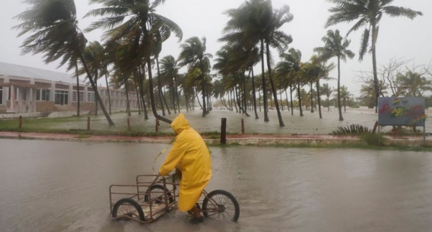 Milton tocó tierra en Florida con lluvias y ráfagas de casi 200 km por hora