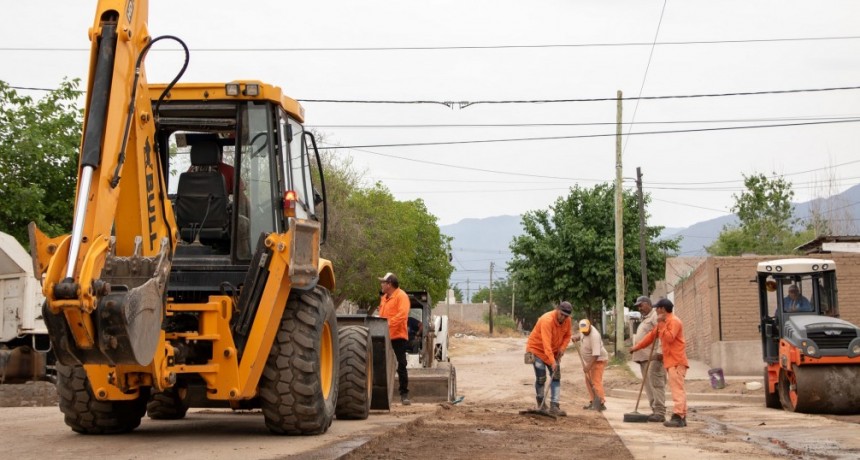 Continúan las obras de mejoramiento vial en Av Santa Rosa