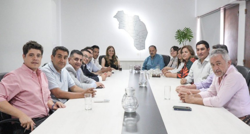Quintela recibió el apoyo de todos los intendentes de La Rioja