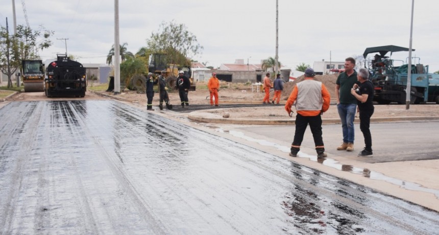 Avanza el asfaltado de la Av. Rosa Bazán de Cámara para mejorar la transitabilidad en la zona sur