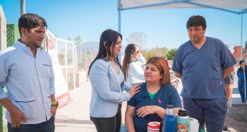Salud refuerza la prevención con operativos en barrios de la Capital