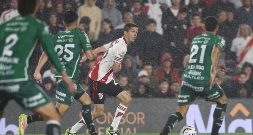 River sigue sin encontrar el rumbo y perdió de local ante Sarmiento de Junin