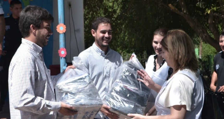 Desarrollo Social asistió con elementos a escuelas rurales de Chamical