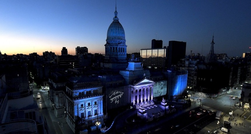 El Congreso se ilumina con Diego Maradona