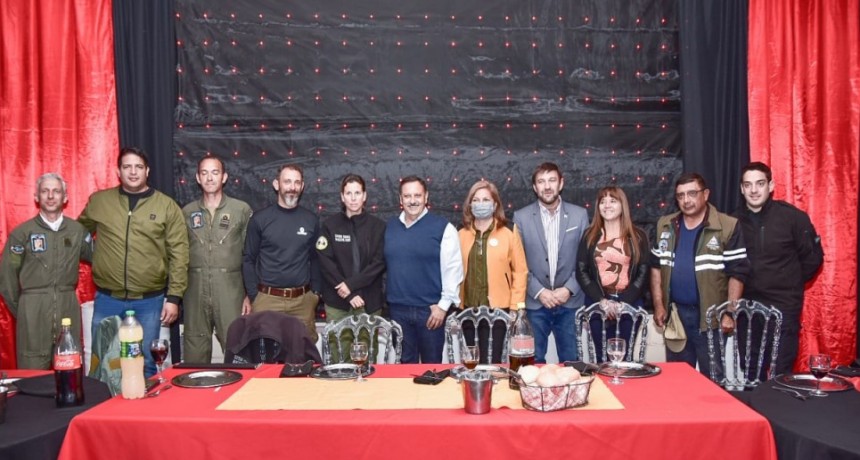  Quintela viajó a Chamical para agradecer el trabajo de quienes participan para hacer frente al incendio 