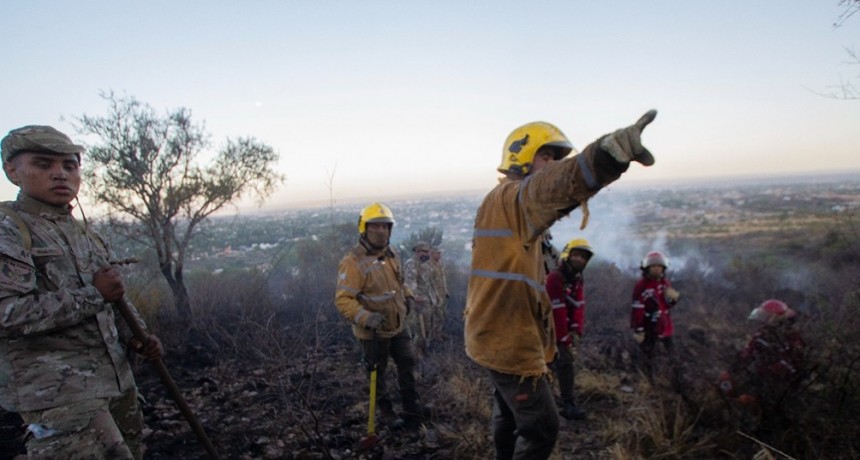 Incendio en el cerro El Morro 