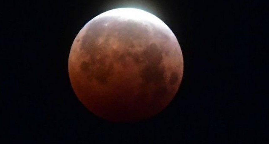 El viernes se verá el eclipse lunar más largo desde 1440 en varios continentes