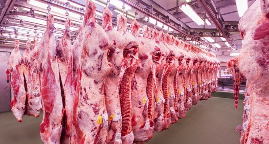 El Gobierno y supermercados acordaron congelar los precios por el fin de semana largo