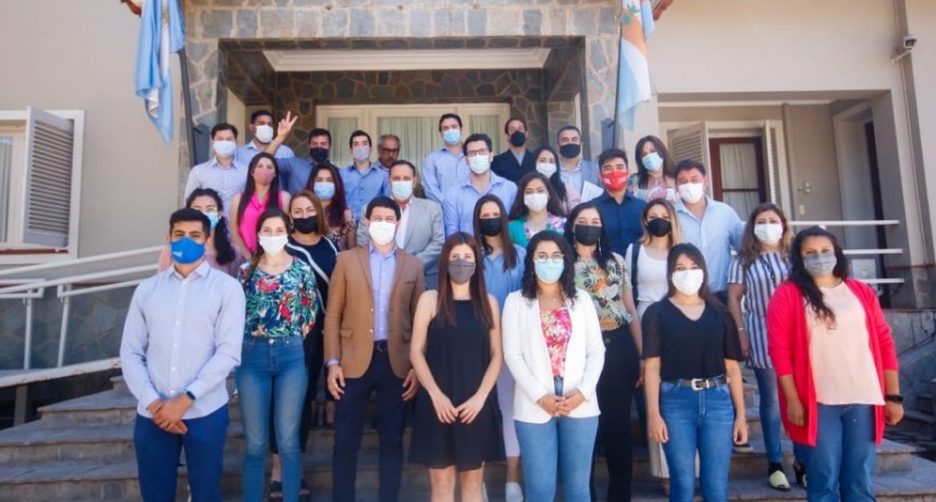 El gobernador se reunió con jóvenes que participaron del programa de Formación del CFI