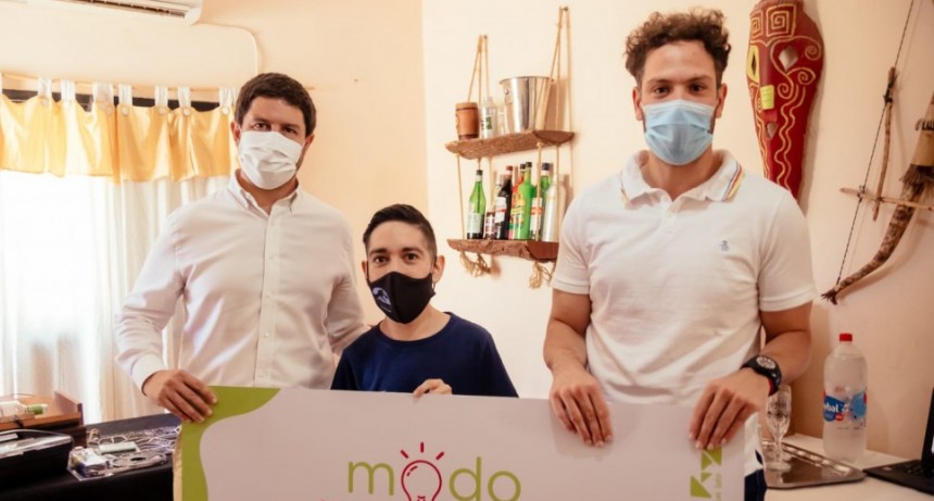 Joven recibió asistencia económica que potenciará su novedoso emprendimiento