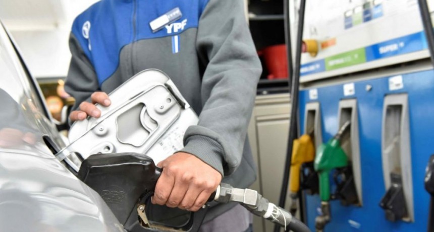Desde este jueves YPF aumentará sus combustibles un 6% en promedio en todo el país