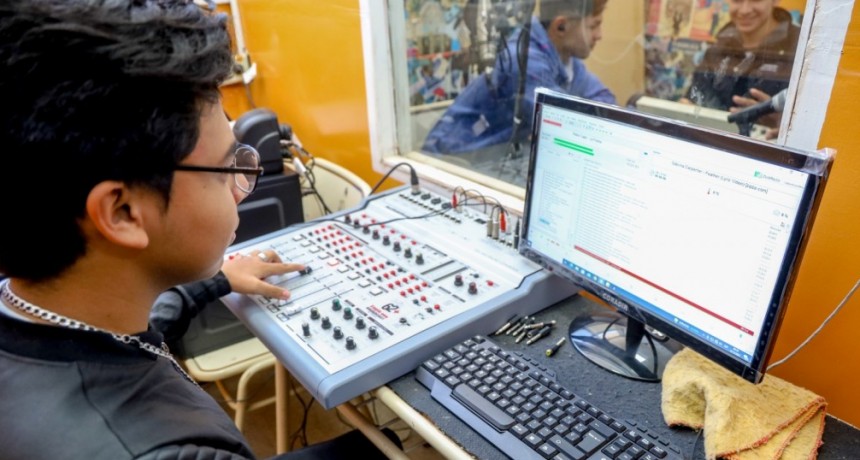 Terminó la instalación de nuevos equipamientos radiales en escuelas de la provincia