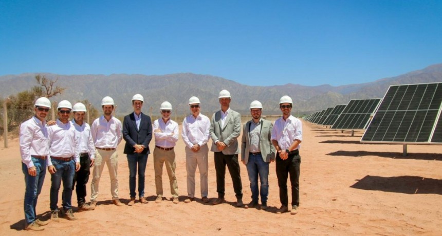 En Catinzaco se inauguró un nuevo parque solar 