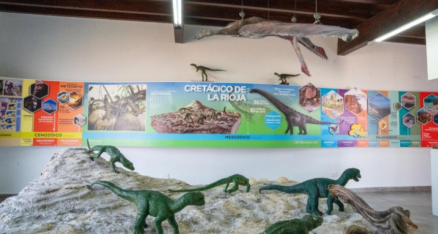 Legisladores de la comisión de turismo del Congreso Nacional visitaron el parque de los dinosaurios
