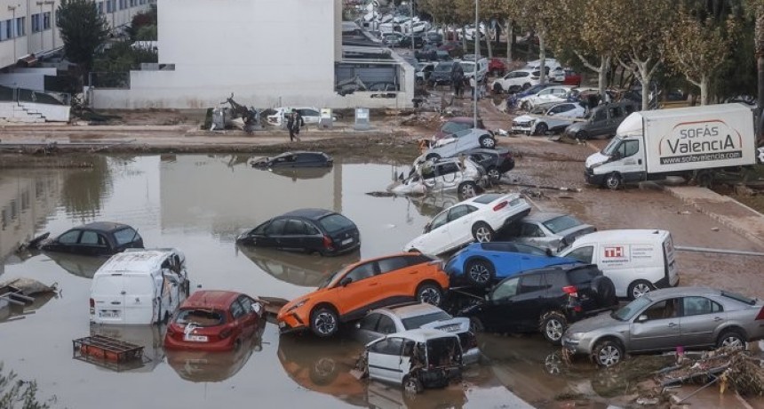 El gobierno español enviará refuerzos para asistir a los damnificados en Valencia