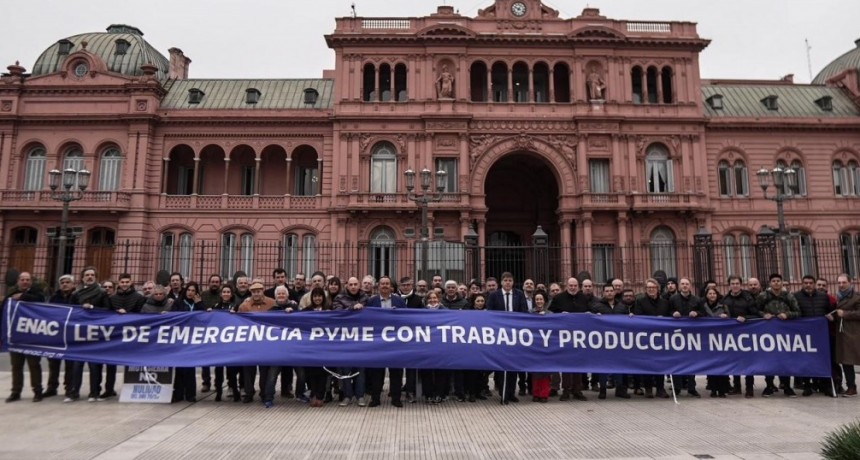 Milei en el país de las maravillas, mientras se desploman las PyMES
