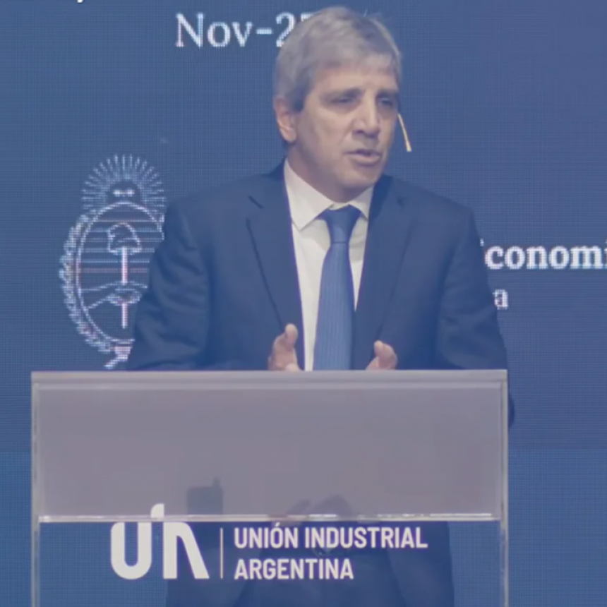 Caputo disertó en la Conferencia de la Unión Industrial Argentina y aseguró que las bandas cambiarias están calibradas