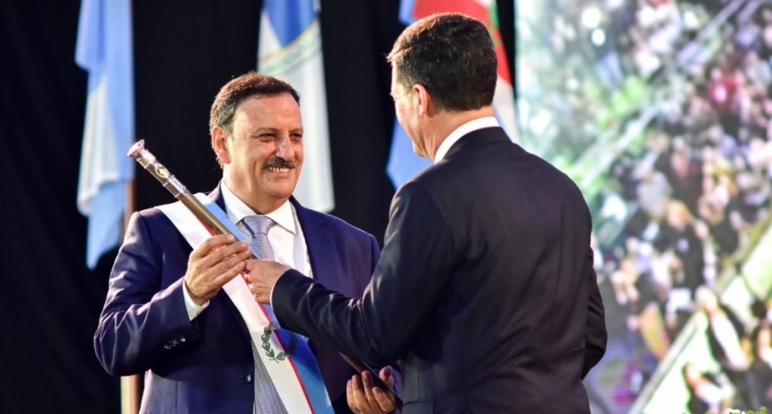 Con el superdomo repleto Quintela-López asumieron como gobernador y vicegobernadora de La Rioja