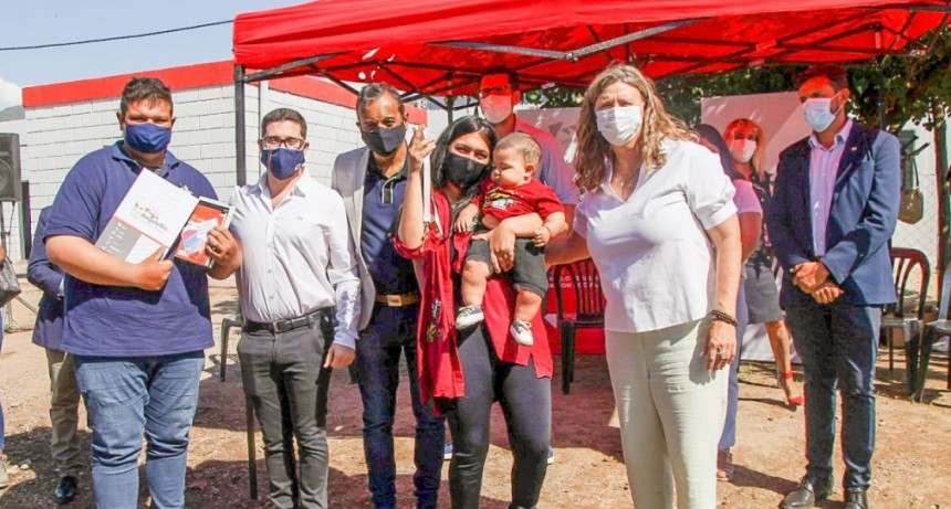 El Gobierno Provincial inauguró viviendas construirás a través del Plan Angelelli