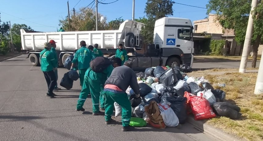 El Gobierno de la Provincia continúa el operativo de limpieza en toda la Ciudad 