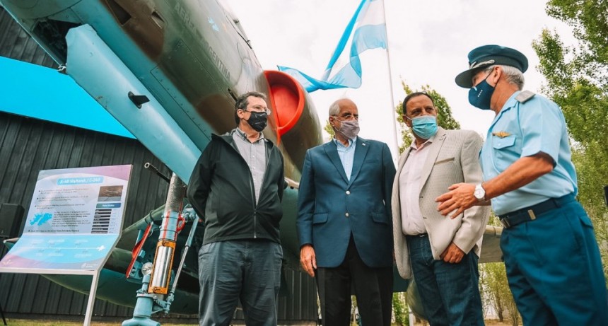 Quintela visitó Tecnópolis y visitó stand del ministerio de Defensa de la Nación 