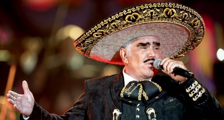 El popular cantante mexicano Vicente Fernández falleció este domingo
