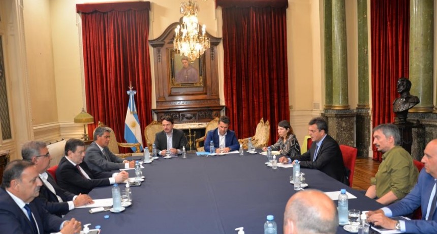 Quintela participó de reunión para avanzar en la reducción de la tarifa del boleto de colectivo y de la energía 