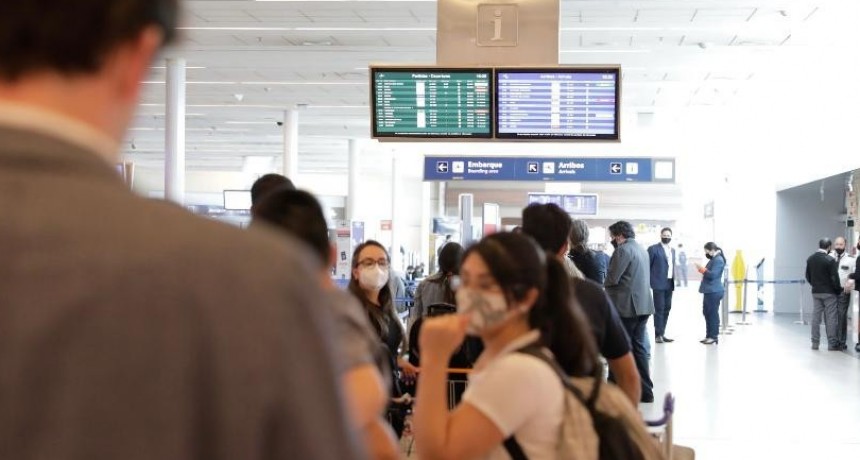Rigen nuevos requisitos para entrar al país por la tercera ola de covid en Argentina