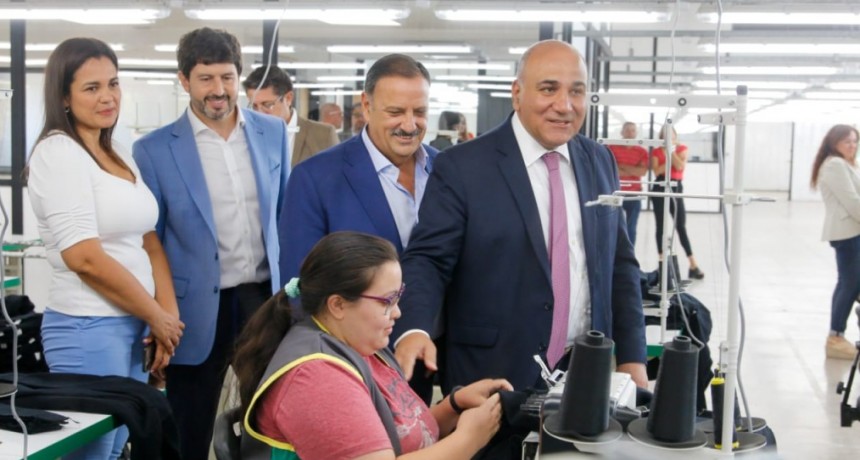 Quintela y Manzur visitaron Luxo, la empresa radicada recientemente en el parque industrial